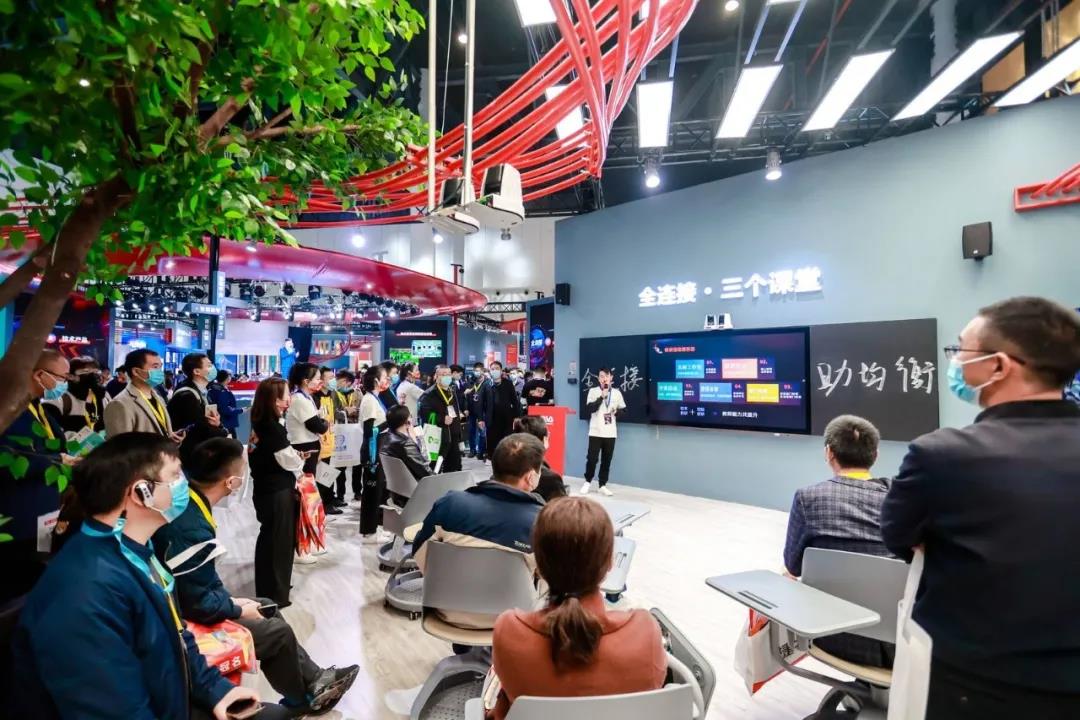 奧威亞獨家冠名第80屆教裝展，“全連接”理念驚艷登場