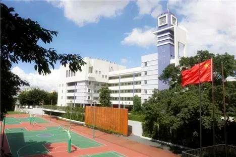 帶上移動錄播去辦畢業(yè)典禮和期末表彰大會，全校2000名師生就都能看直播！